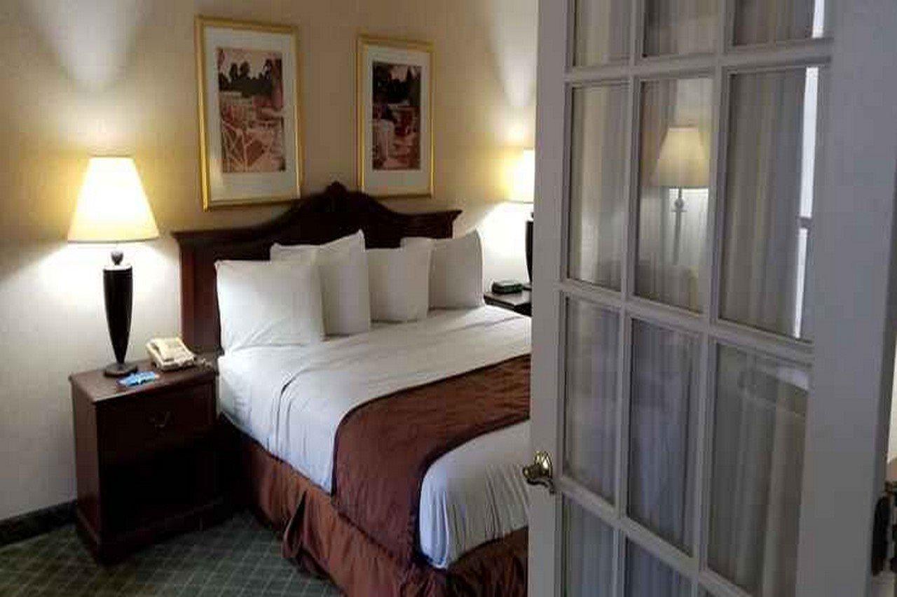 Clarion Inn & Suites Florence Ngoại thất bức ảnh