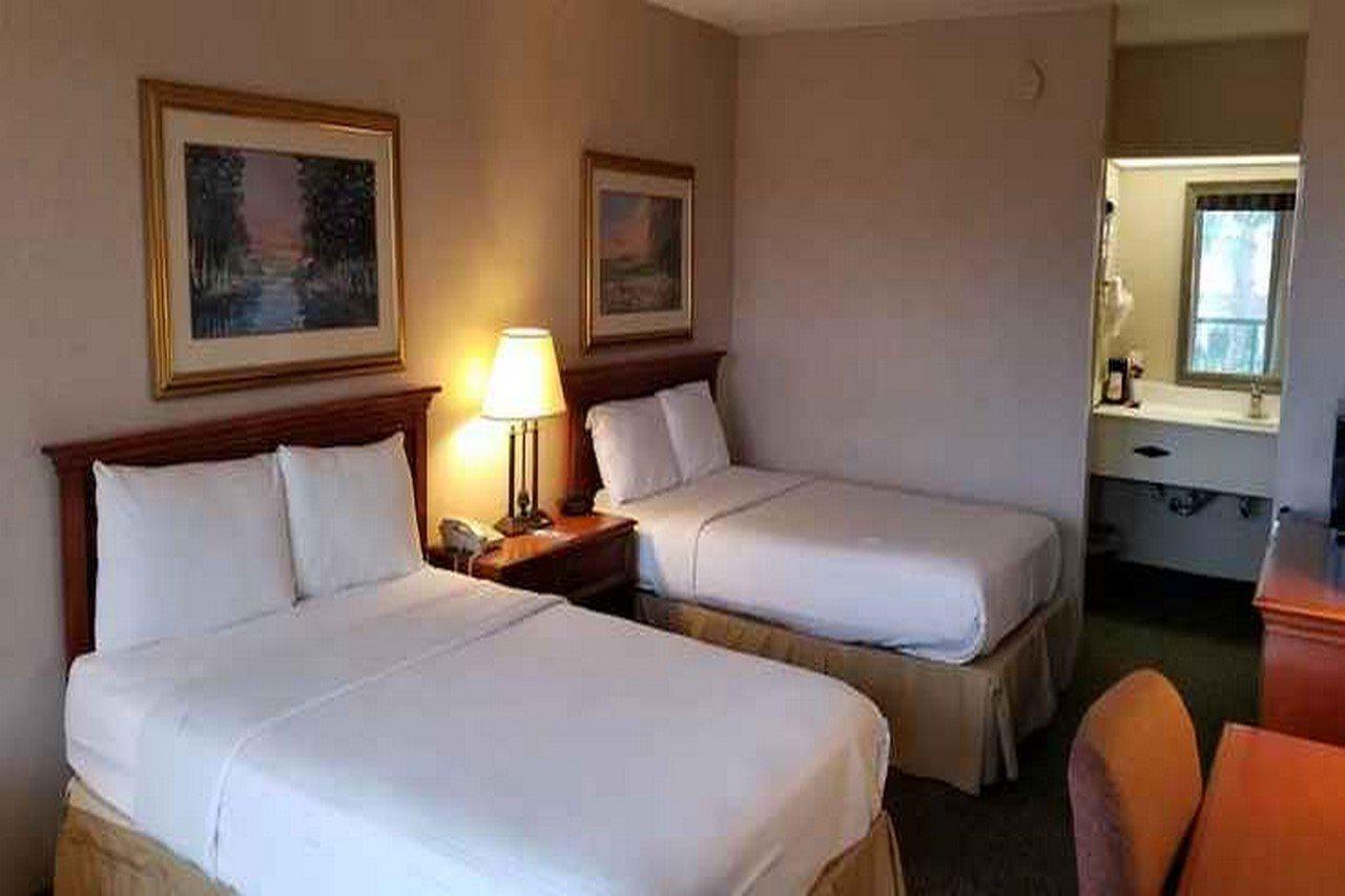 Clarion Inn & Suites Florence Ngoại thất bức ảnh