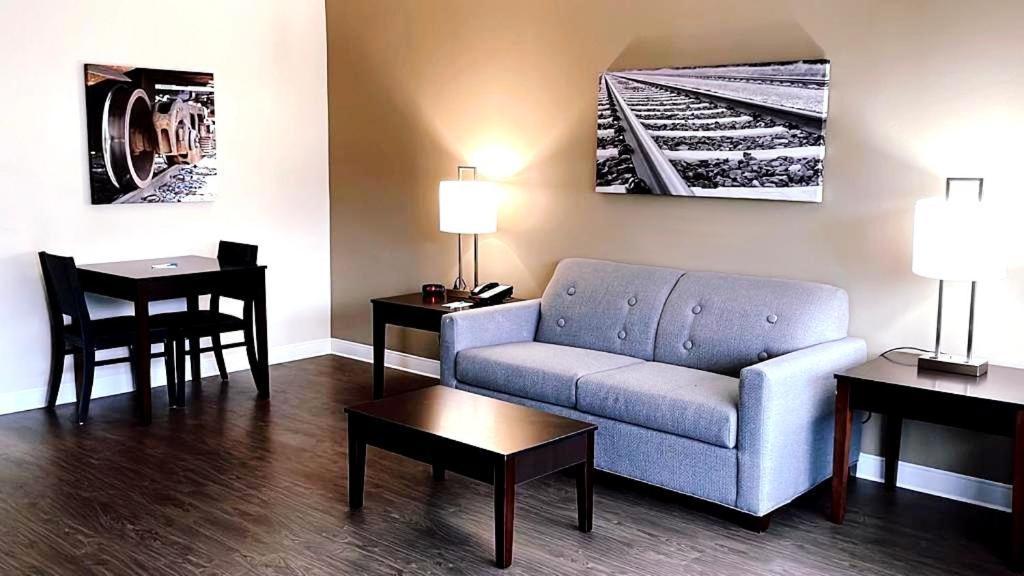 Clarion Inn & Suites Florence Ngoại thất bức ảnh