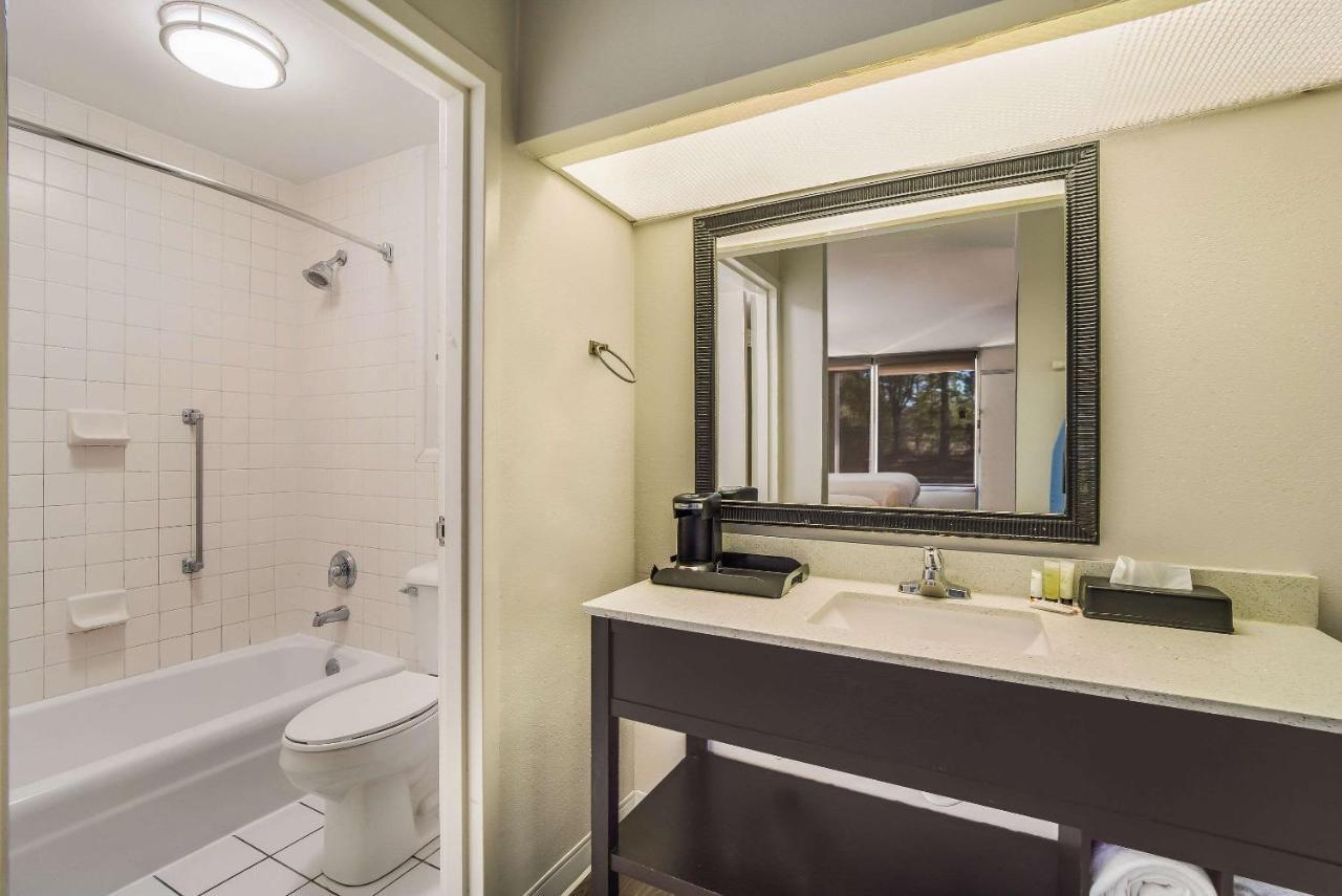 Clarion Inn & Suites Florence Ngoại thất bức ảnh