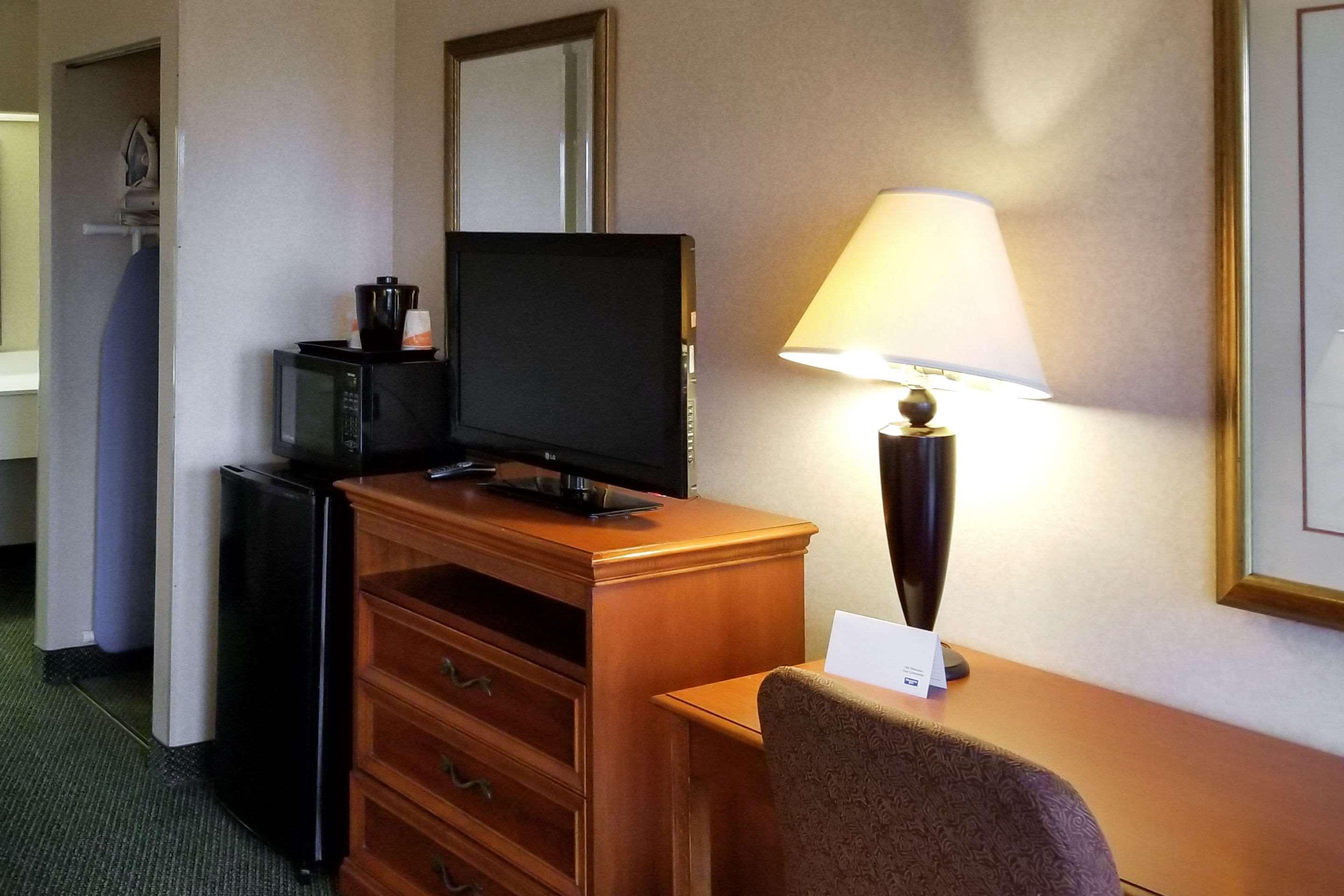 Clarion Inn & Suites Florence Ngoại thất bức ảnh