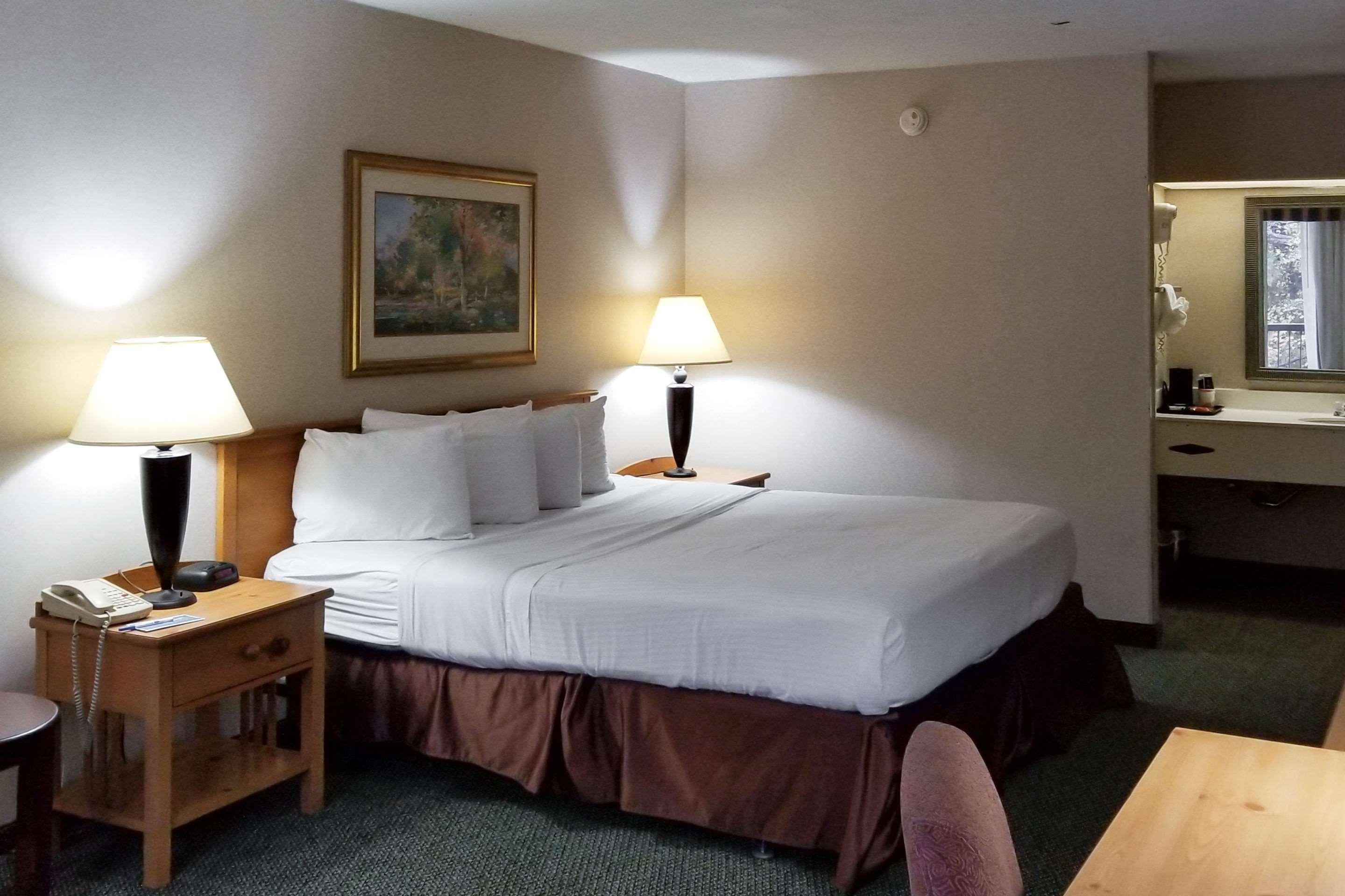 Clarion Inn & Suites Florence Ngoại thất bức ảnh